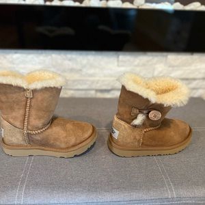 COPY - Excellent condition!! UGG Toddler Bailey Button II Boot